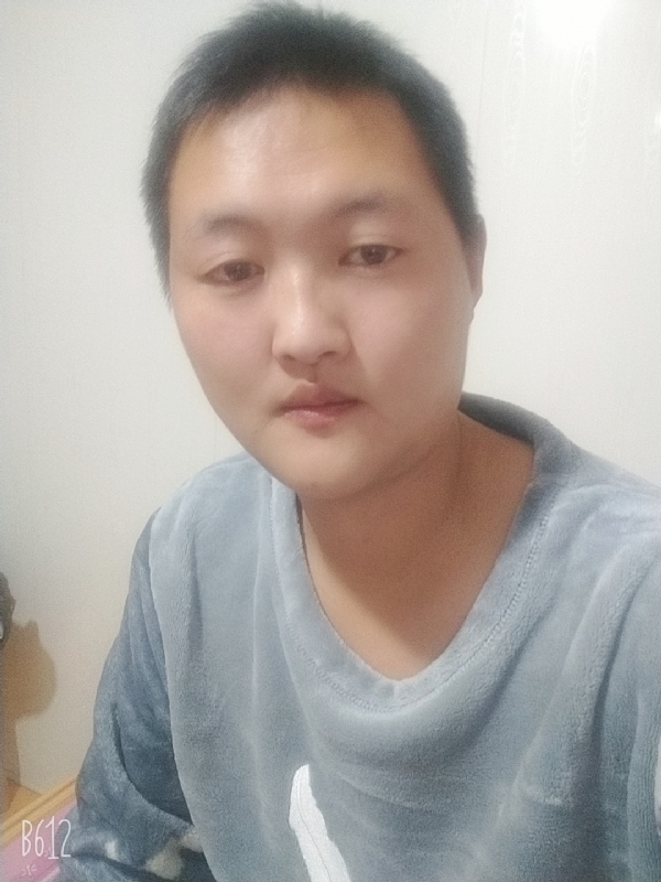 烟圈里透着伤的第二张照片--闽侯相亲网