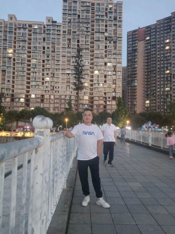寂寞的男人的第一张照片--闽侯相亲网